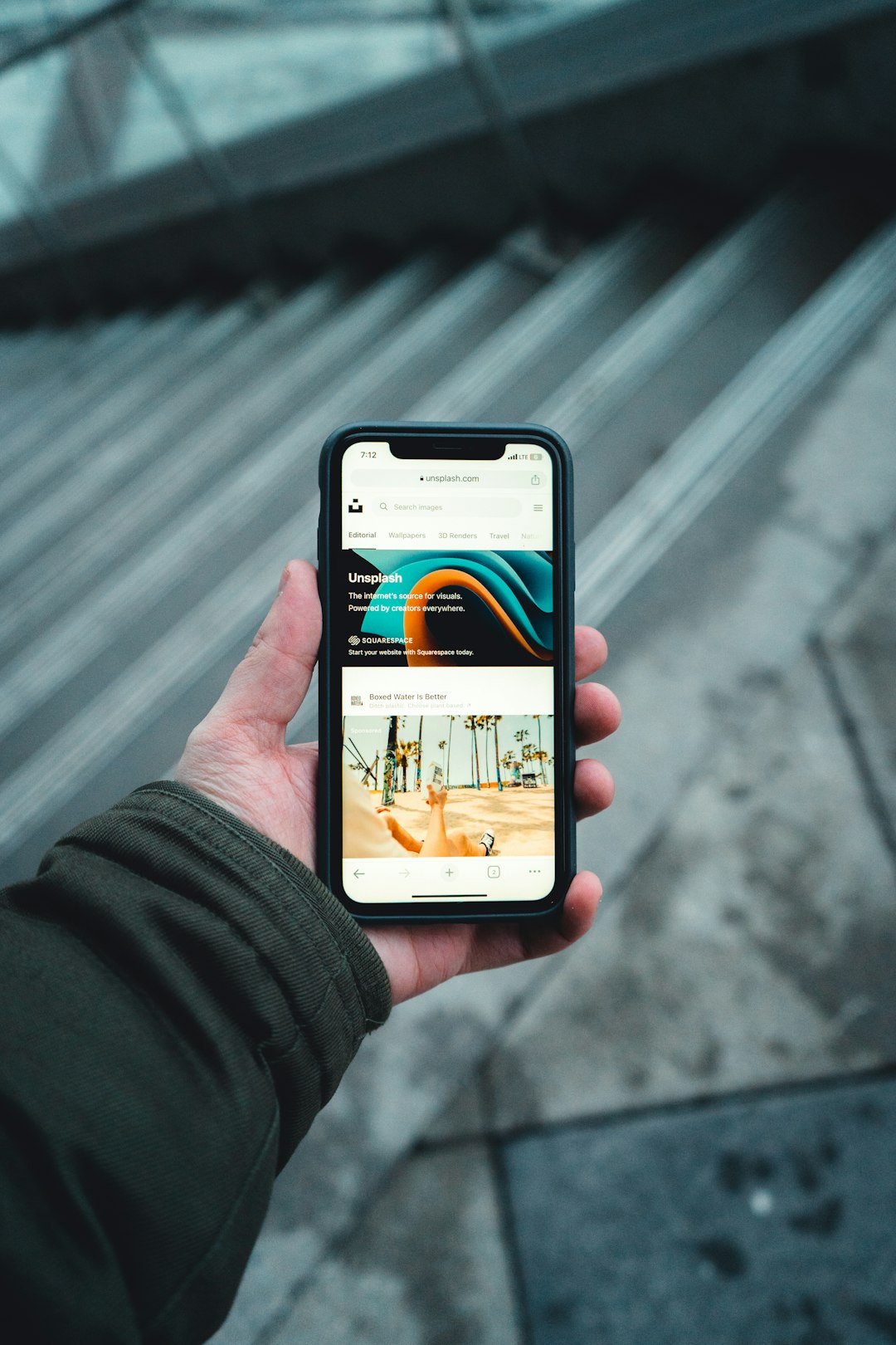 a-person-holding-a-cell-phone-in-their-hand-raymmrfjzh8